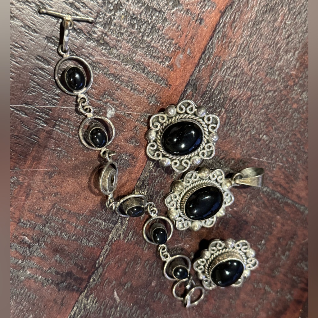 Elegant Black And Silver Jewelry Set 125$